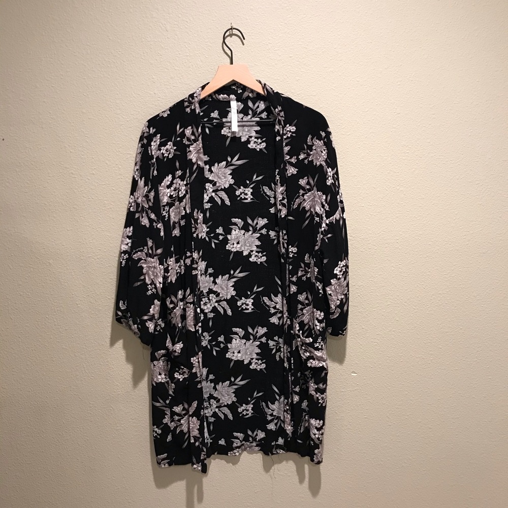 SPIRITUAL GANGSTER Floral Kimono